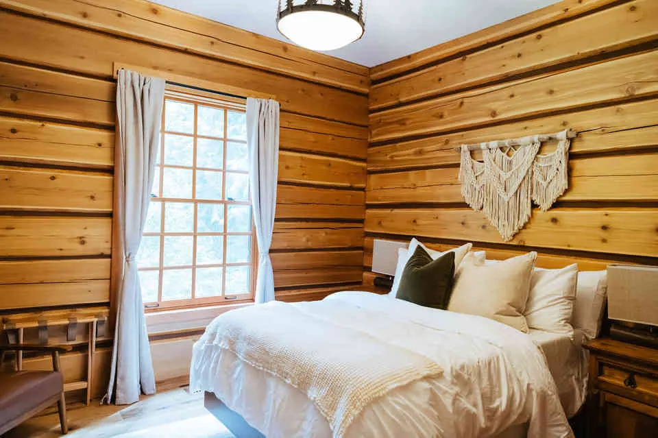Queen bedroom on the main floor. 