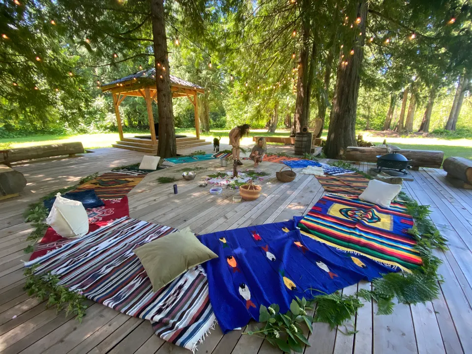 Welcome retreat guests surrounded by the forest. Ready to disconnect to reconnect. 